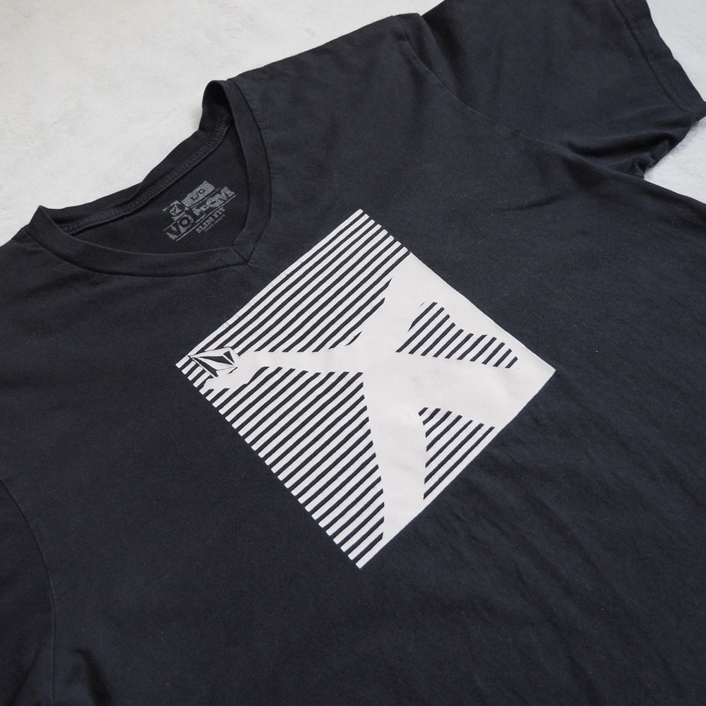 Volcom Sz L Black and White Graphic Tee